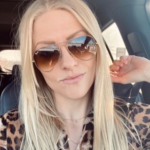 Meet your Posher, Kayla